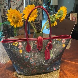 Never worn Dooney and Bourke Macy’s Day Tote